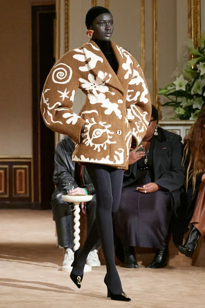 Look 18